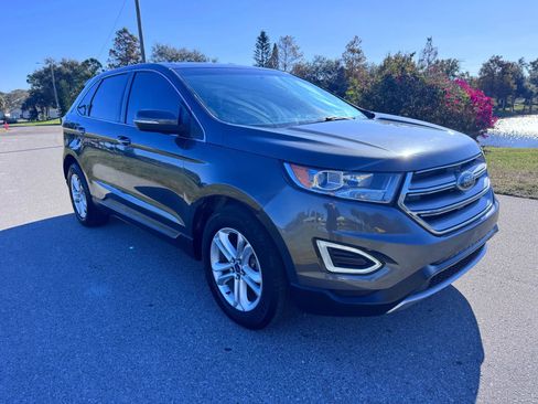 Used 2018 Ford Edge Titanium w/ Technology Package image 2
