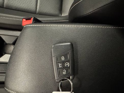 Used 2021 Volkswagen Tiguan SEL w/ 3rd Row Seat Package AWD/4WD image 16