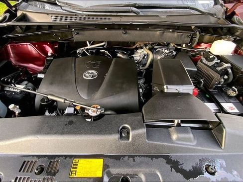 Used 2019 Toyota Highlander XLE image 10