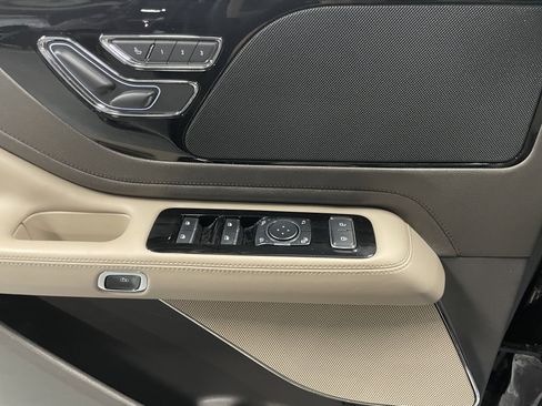 Used 2023 Lincoln Aviator AWD w/ Premium Package image 21