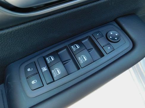 New 2026 Chrysler Pacifica Select FWD image 11