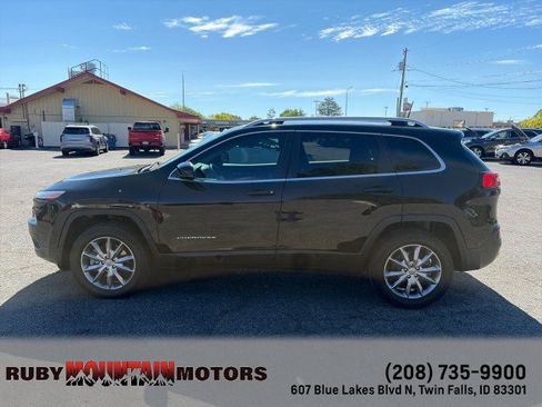 Used 2018 Jeep Cherokee Limited AWD/4WD image 4