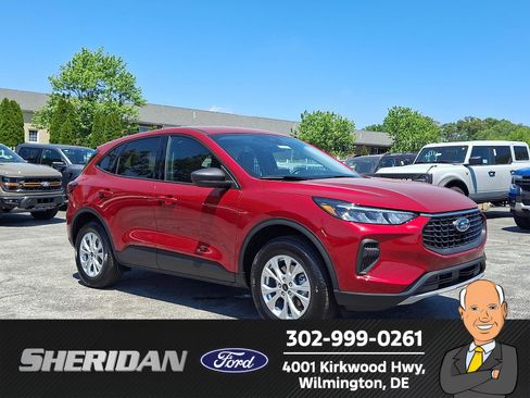 Used 2026 Ford Escape Active w/ Cold Weather Package AWD/4WD image 1