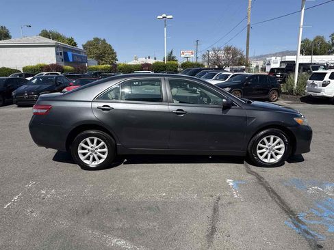 Used 2010 Toyota Camry XLE image 5