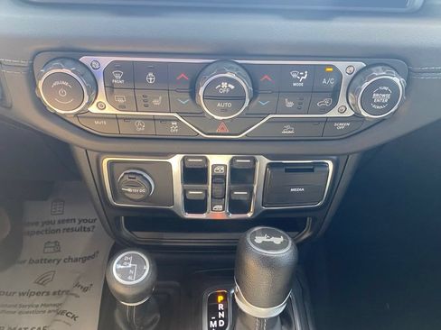 Used 2024 Jeep Wrangler Unlimited Sahara AWD/4WD image 22