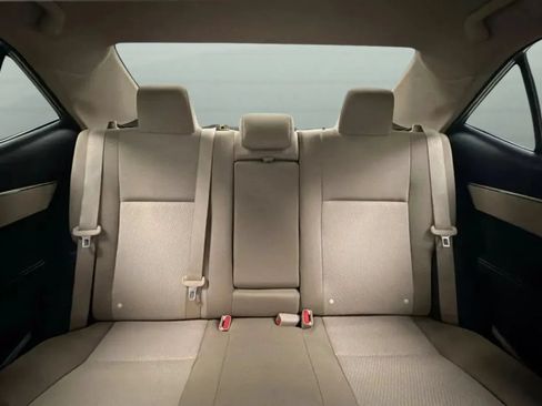 Used 2015 Toyota Corolla LE FWD image 18