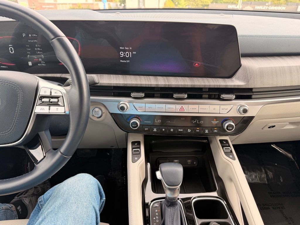 Used 2024 Kia Telluride EX w/ EX Captain's Chair Package FWD image 20