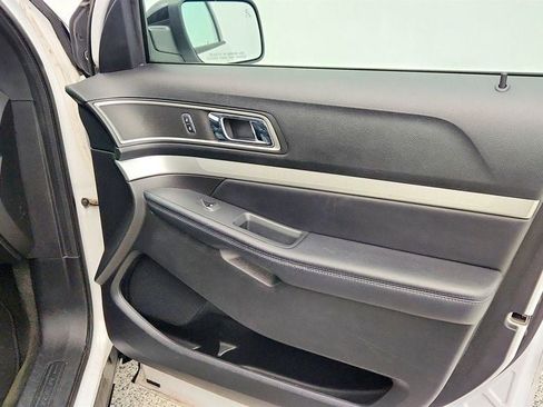 Used 2017 Ford Explorer XLT w/ Equipment Group 202A image 26