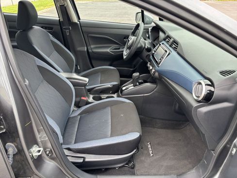 Used 2025 Nissan Versa SV FWD image 34