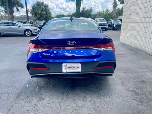 Used 2025 Hyundai Elantra SE FWD image 4