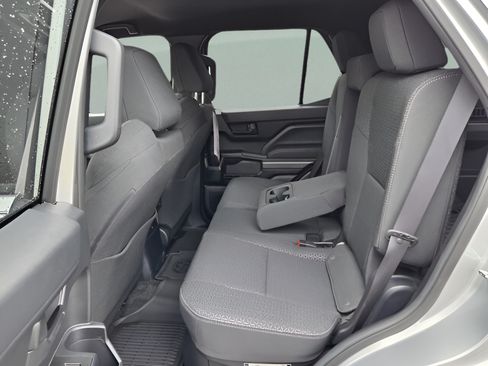 Used 2025 Toyota 4Runner SR5 AWD/4WD image 10