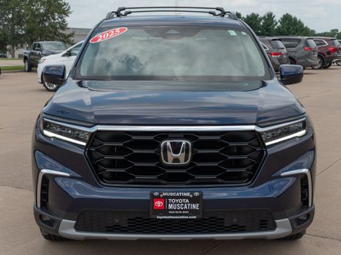Used 2025 Honda Pilot Touring image 4