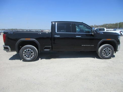 New 2026 GMC Sierra 2500 SLT w/ SLT Convenience Package image 3