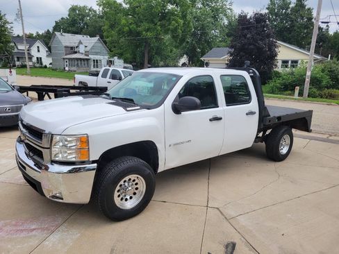 Used 2009 Chevrolet Silverado 2500 W/T AWD/4WD image 2