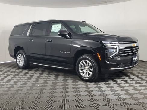 New 2026 Chevrolet Suburban LT image 2