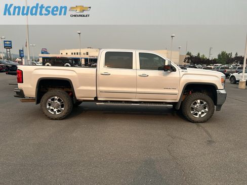 Used 2018 GMC Sierra 2500 SLT w/ Suspension Package, Off-Road AWD/4WD image 5