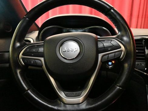 Used 2020 Jeep Grand Cherokee Altitude image 11