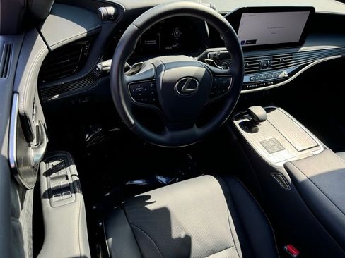 Used 2024 Lexus LS 500 RWD image 21