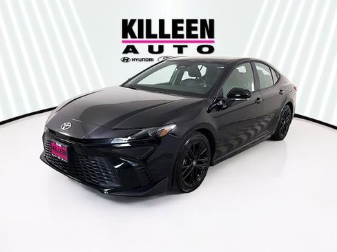 Used 2025 Toyota Camry SE FWD image 3