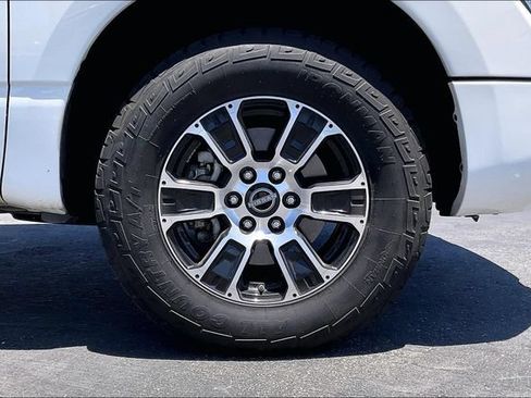 Used 2023 Nissan Titan SV AWD/4WD image 8