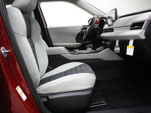 New 2026 Mitsubishi Outlander SE image 18