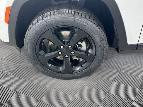 New 2026 Jeep Grand Cherokee L Limited AWD/4WD image 19