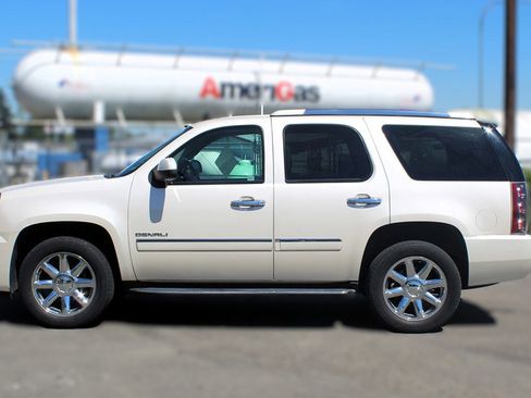 Used 2013 GMC Yukon Denali AWD/4WD image 4