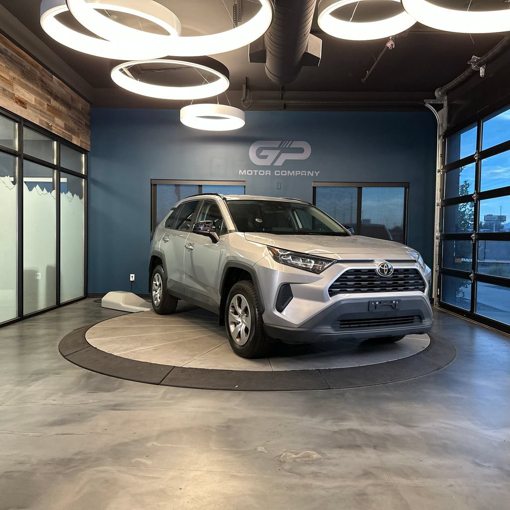 Used 2021 Toyota RAV4 LE FWD image 1