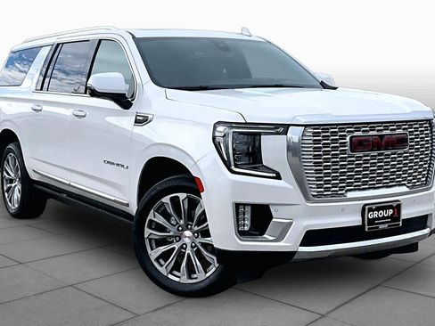 Used 2021 GMC Yukon XL Denali w/ LPO, Illumination Package AWD/4WD image 3