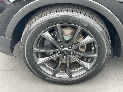 Certified 2017 Ford Explorer XLT w/ Equipment Group 202A image 38