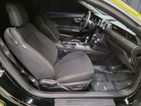 Used 2017 Ford Mustang GT image 32