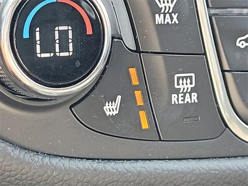 Used 2023 Chevrolet Equinox LT image 22