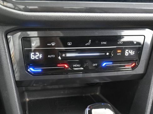 Used 2024 Volkswagen Tiguan SE FWD image 19