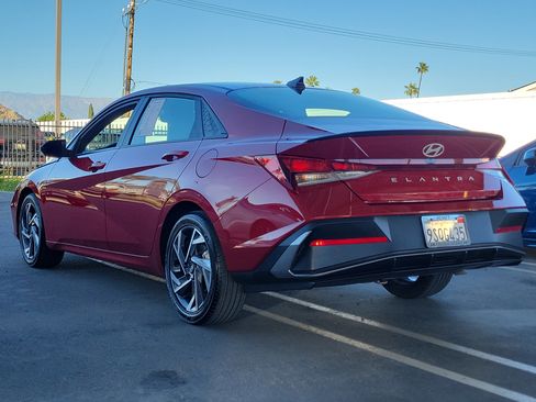 Certified 2025 Hyundai Elantra Sport w/ Cargo Package image 5