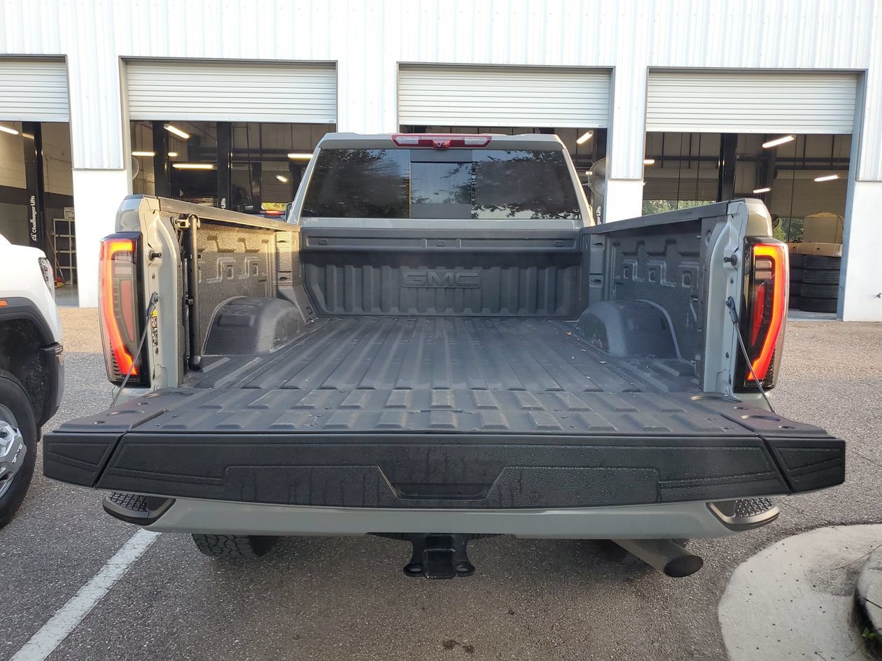 Used 2025 GMC Sierra 2500 AT4 w/ AT4 Premium Plus Package AWD/4WD image 9