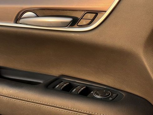 New 2026 Cadillac XT5 Luxury image 19