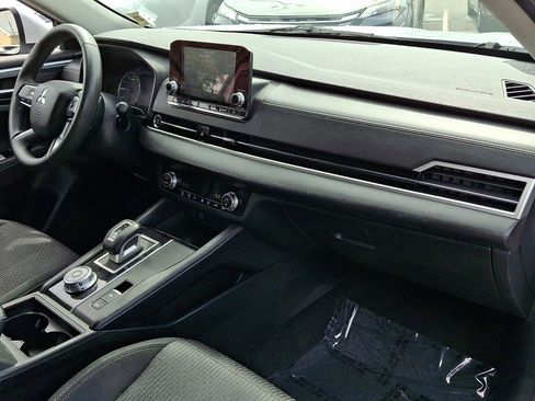 Used 2022 Mitsubishi Outlander ES AWD/4WD image 7
