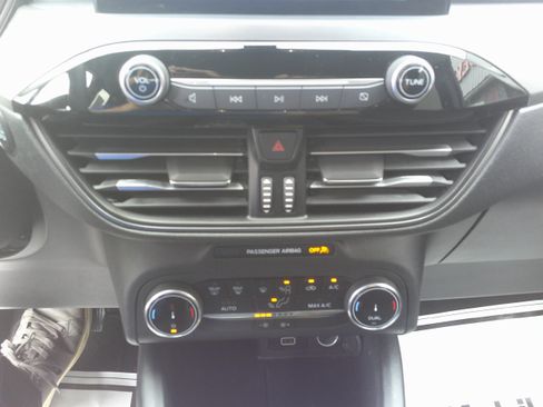 Used 2025 Ford Escape Active AWD/4WD image 28