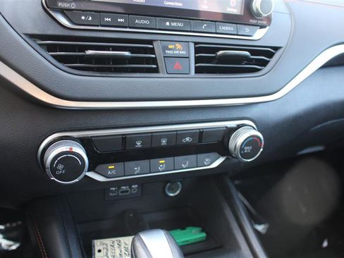 Used 2022 Nissan Altima 2.5 SR image 18