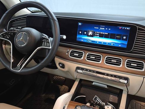 Used 2026 Mercedes-Benz GLS 450 4MATIC image 13