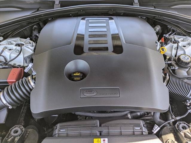 Certified 2026 Land Rover Range Rover Velar Dynamic SE AWD/4WD image 24