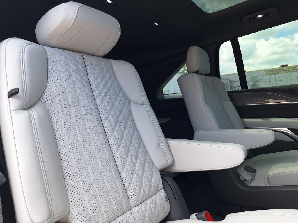 New 2026 Cadillac Escalade IQ Sport 1 w/ LPO, ONYX Package AWD/4WD image 31