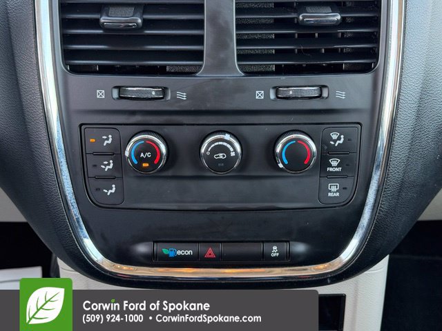 Used 2015 Dodge Grand Caravan American Value Package FWD image 26