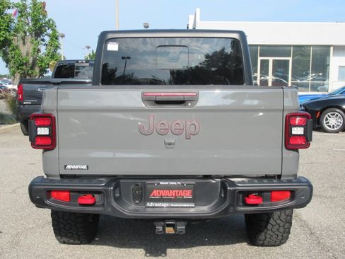 Used 2021 Jeep Gladiator Rubicon AWD/4WD image 6