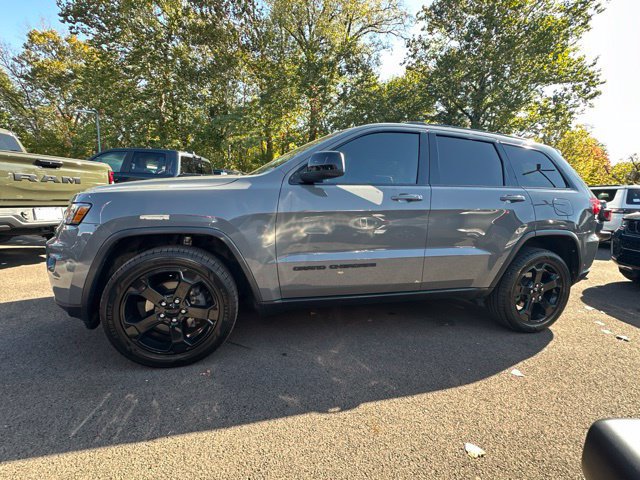 Used 2019 Jeep Grand Cherokee Laredo AWD/4WD image 22