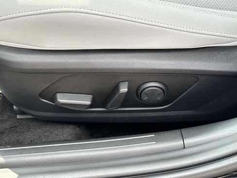 Certified 2026 Hyundai Elantra Limited FWD image 17