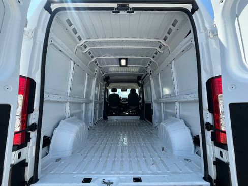 Used 2026 RAM ProMaster 2500 w/ Convenience Group FWD image 8