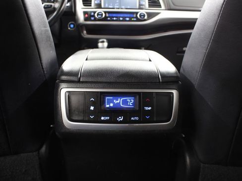 Used 2017 Toyota Highlander XLE image 40