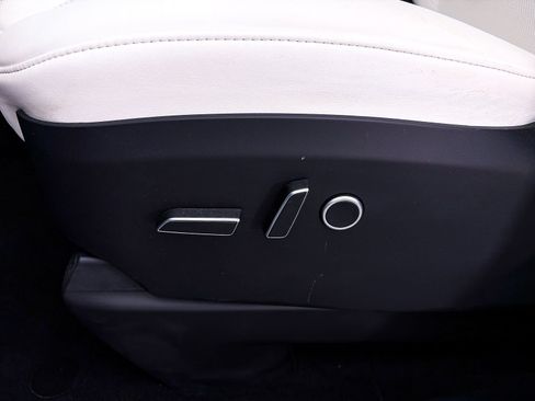 Used 2022 Tesla Model X AWD/4WD image 25