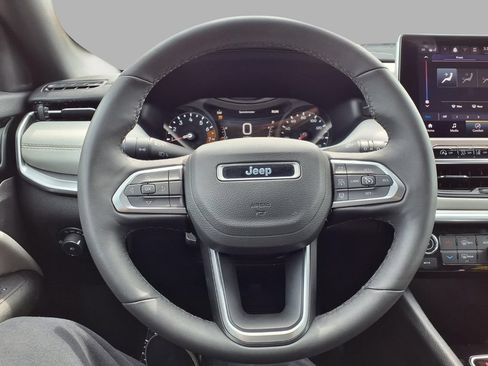 Certified 2025 Jeep Compass Limited AWD/4WD image 16